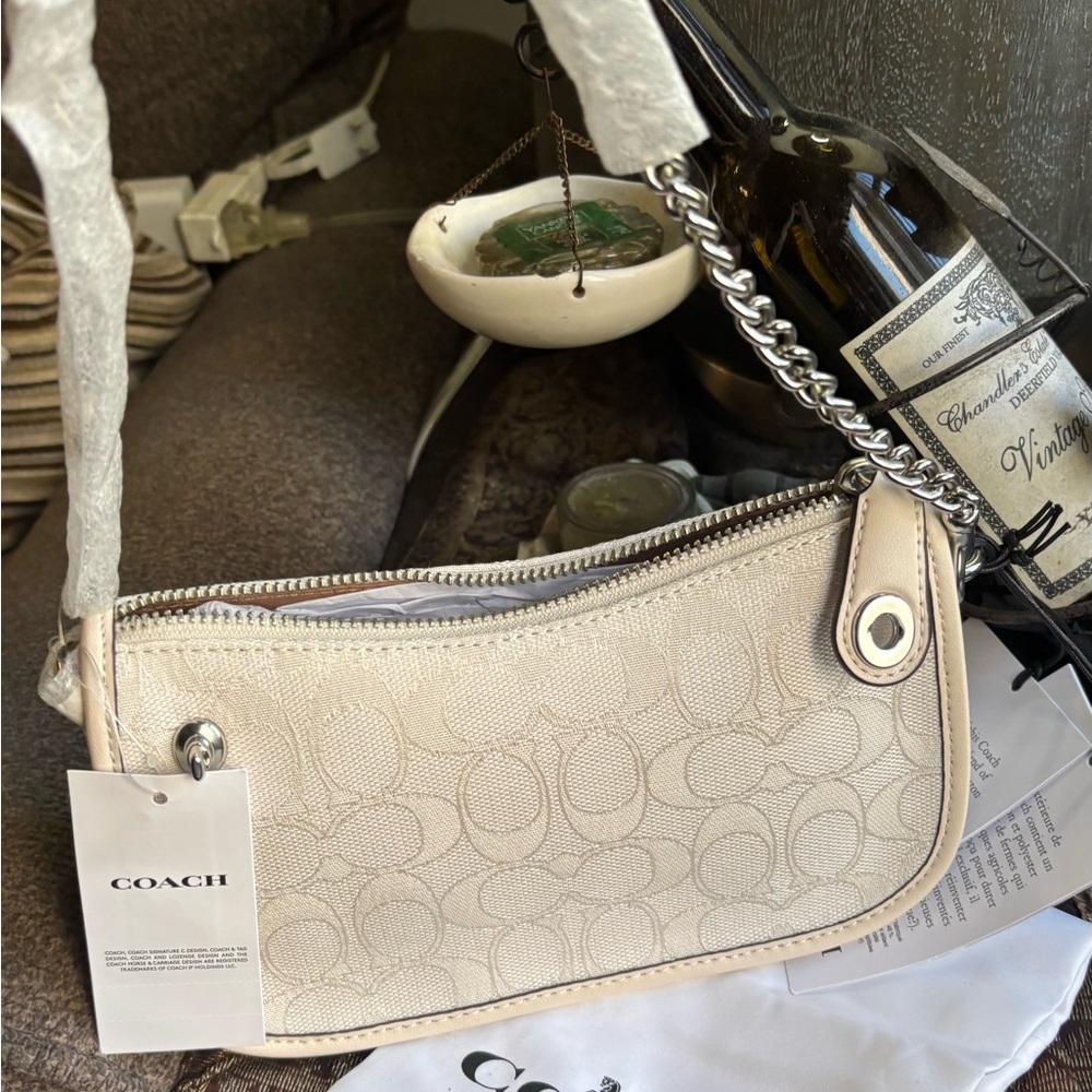 SOLD⛔️Authentic COACH 1941 Signature jacquard/Glovetanned turnlock zip  Crosby - Picture 4 of 16